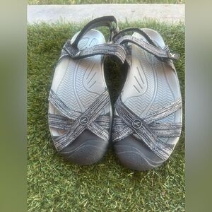 Women’s Keen Bali Strap Sandals sz 9.5